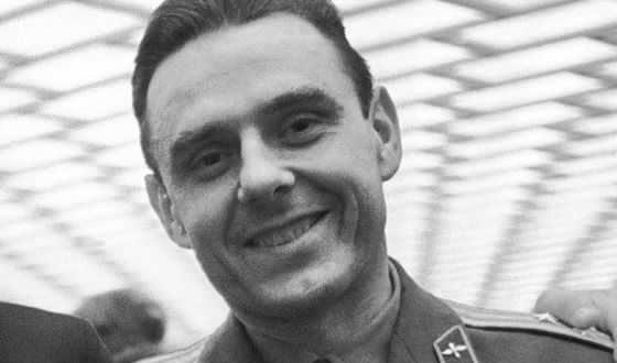 First man to fly again in space