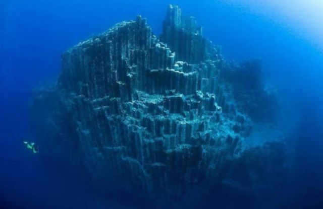 Submarine mountains
