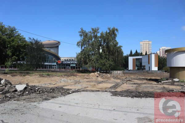 More than 600 Novosibirsk residents ask the mayor to leave parking lots near the circus
