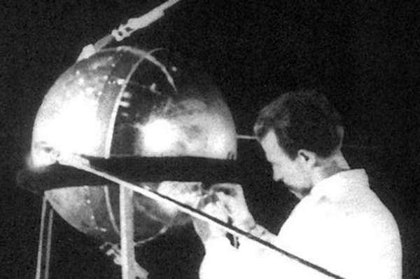 The first artificial space satellite of the Earth general information
