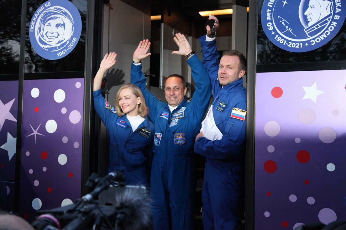 "10 days for 2 billion rubles": what Russian cosmonauts and artists who did not fly into space think about the movie "Challenge"