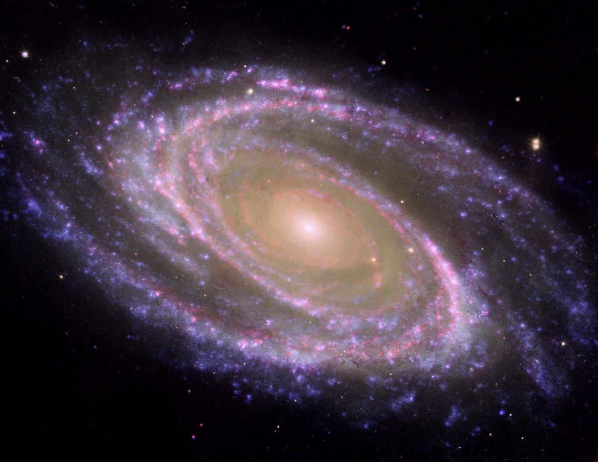 Spiral galaxy features