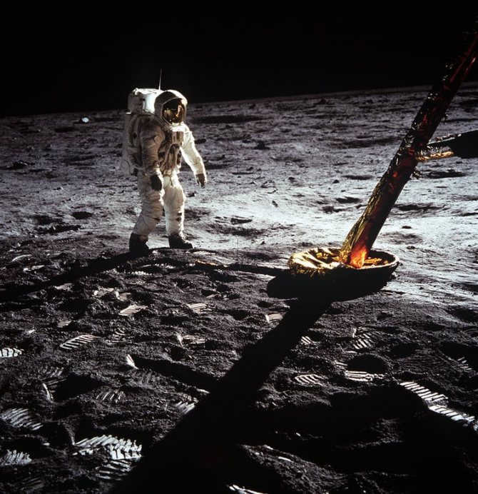 How big is the moon? Let's try to visualize ...