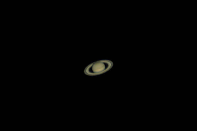 This is what Saturn and its rings look like in the Sky-Watcher BK909 telescope.