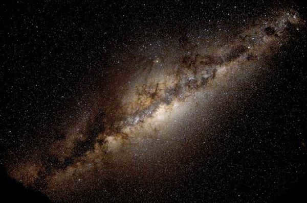 Photo 1. Dark nebula B69, part of a vast cloud of interstellar dust in the constellation Serpentine. Photo from www.eso.org