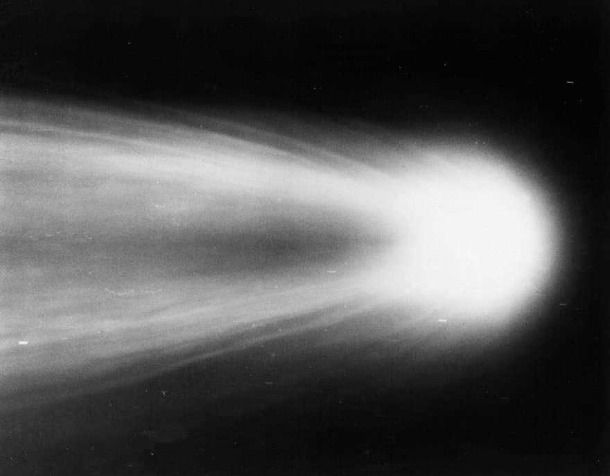 On May 8, 1910, G. W. Ritchie of Mount Wilson Observatory used a 1.5-meter telescope to capture one of the comet's final arrivals. Here you can see the head and the beginning of the long tail. The short lines are background stars.
