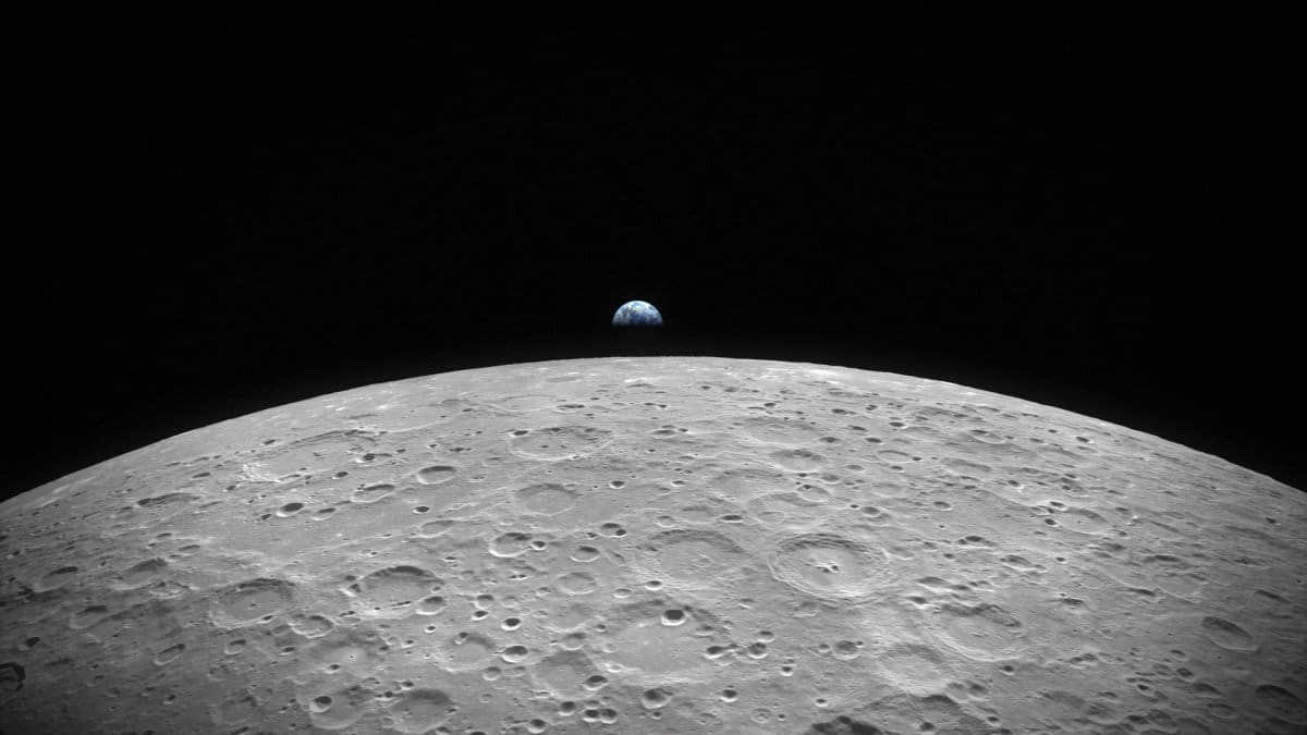 What color is the Moon: myths and scientific explanation