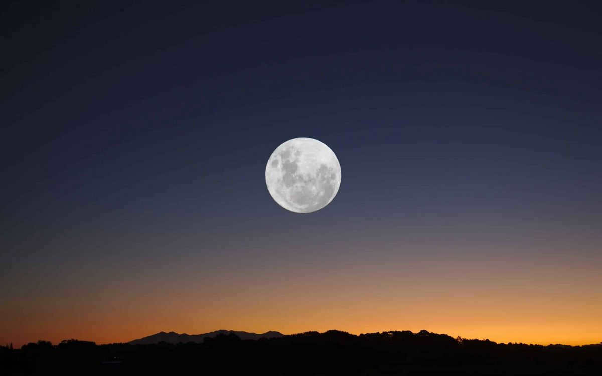 What Color Moon: Myths and Scientific Explanation