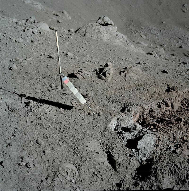 Here you can see what color the Moon really is.