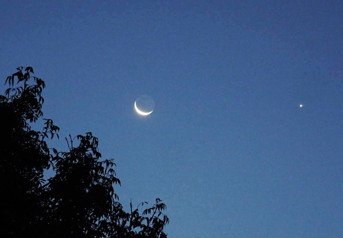 The moon and Venus on October 14, 2020