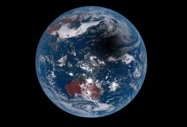 Size and shape of the Earth: image from space photo