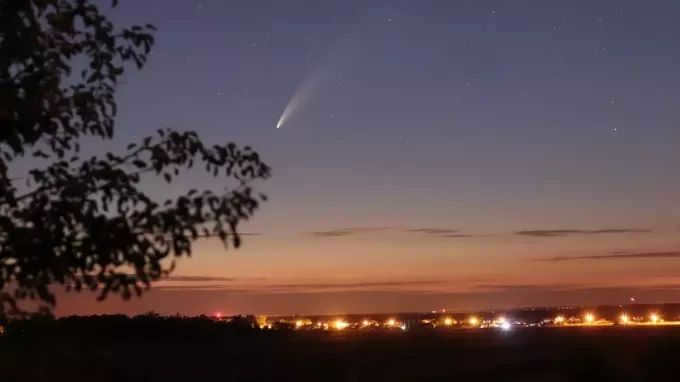 The Hale-Bopp comet rotates in an elliptical plane.