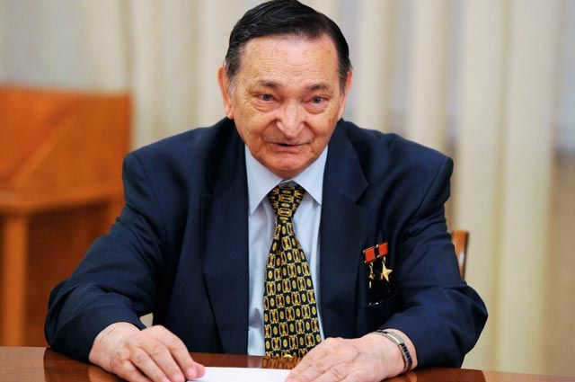 Valery Bykovsky.