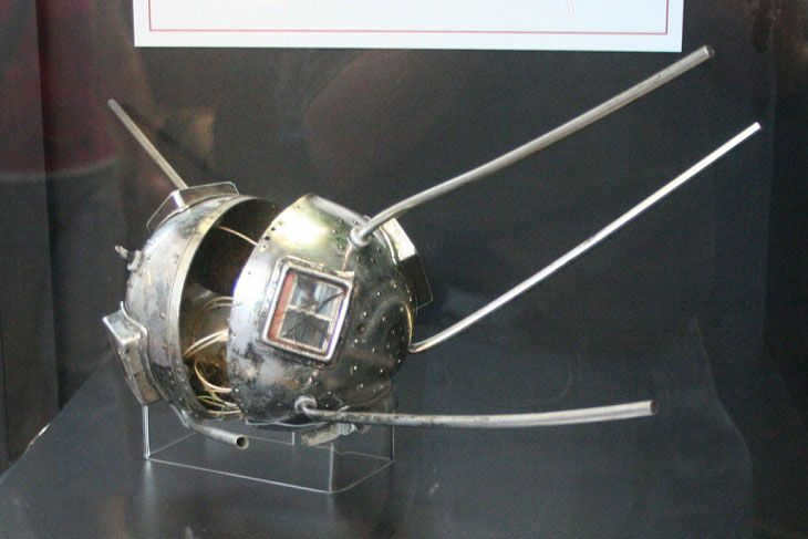 Photo: wikipedia.org / American Vanguard TV3 satellite at the National Air and Space Museum
