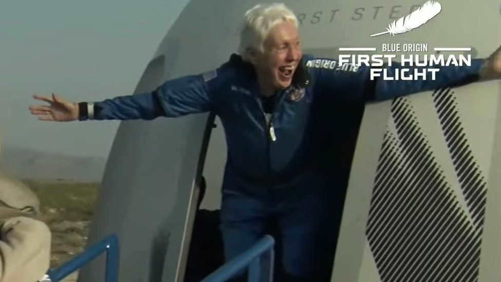 In 2010, Wally Funk bought a ticket for $ 200 thousand. to participate in Richard Branson's Virgin Galactic program, but did not fly into space until 2021 and with a completely different billionaire