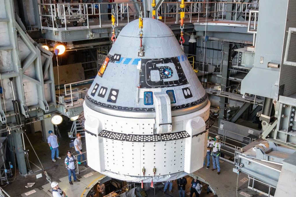 Installation of the CST-100 Starliner on the Atlas 5 rocket prior to the Boe-OFT mission.