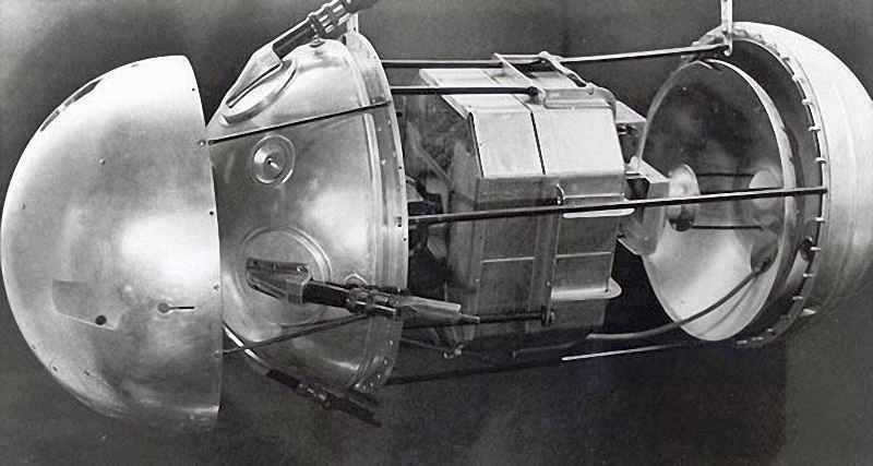 Who invented the first artificial satellite of the Earth