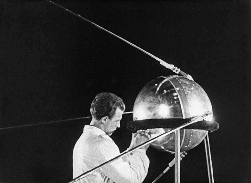 Who invented the first artificial Earth satellite?