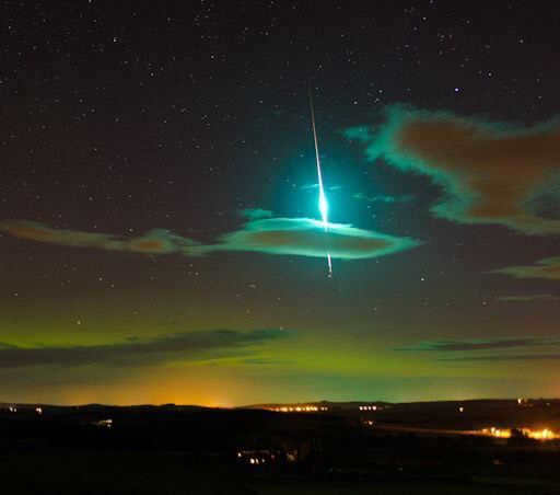 Bright meteor from the Northern Taurids stream Meteor, Constellations, Taurus, Earth Orbit, Comet, Planet, Planet Earth, Space