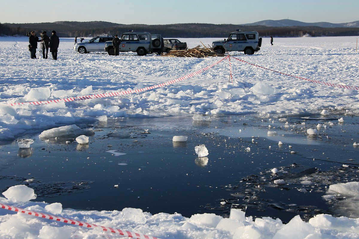 An ice hole on Lake Chebarkul in the Chelyabinsk Region, where the largest meteorite fragment fell.