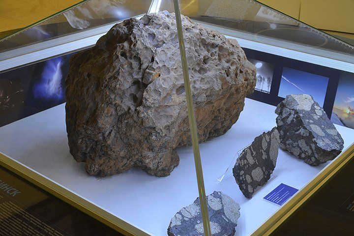 The largest fragment of the Chelyabinsk meteorite at the State Historical Museum of the South Urals.