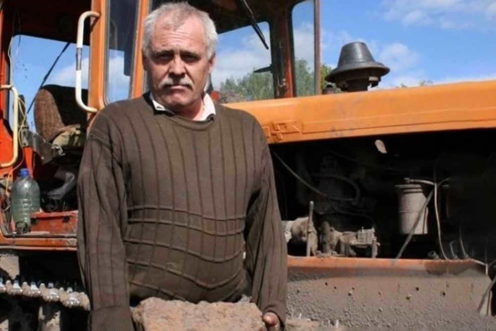 Tractor driver Gennady Bazylev actually found two meteorites, but information about the second preferred not to advertise.