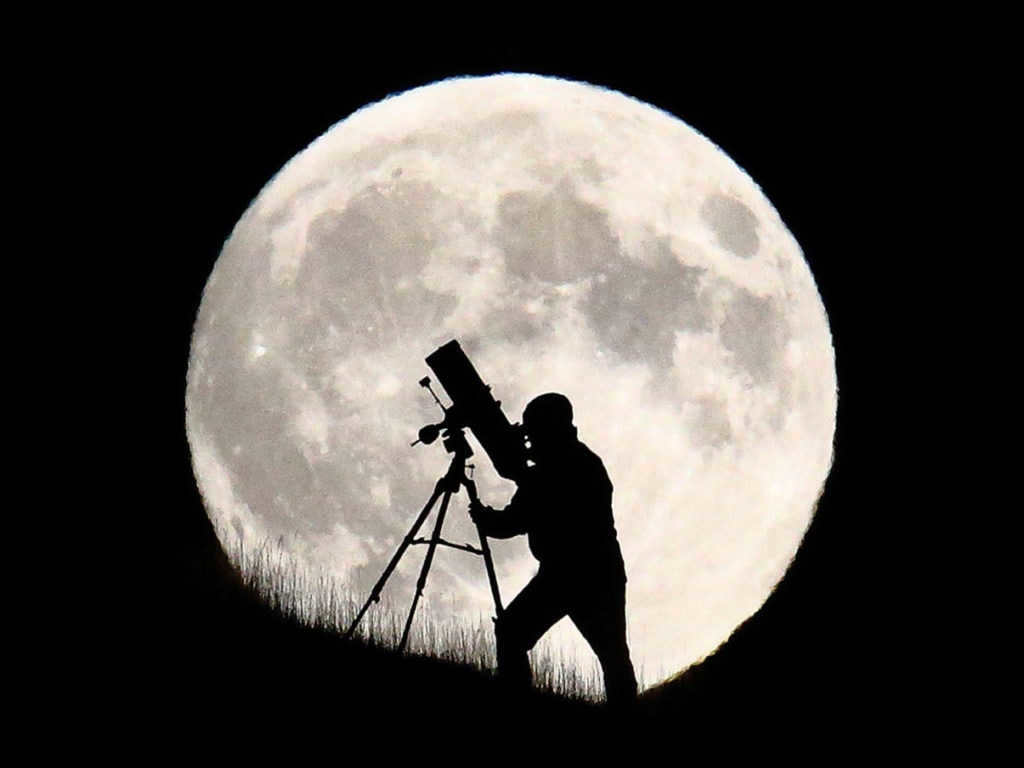 Observing the moon