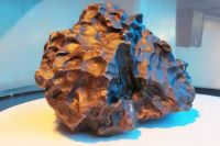 A fragment of the Sikhote-Alin meteorite in the Kaluga Planetarium.