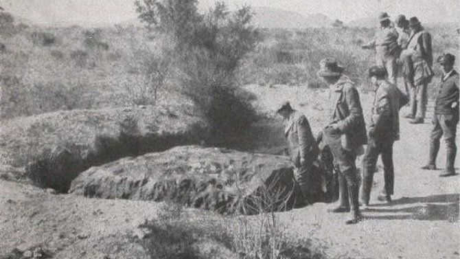 Finding of the Hoba meteorite (Hoba), Namibia, 1920. Photo: planetarium-moscow