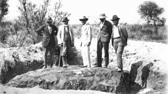 A farm owner and his workers standing on the meteorite. Photo: YouTube 