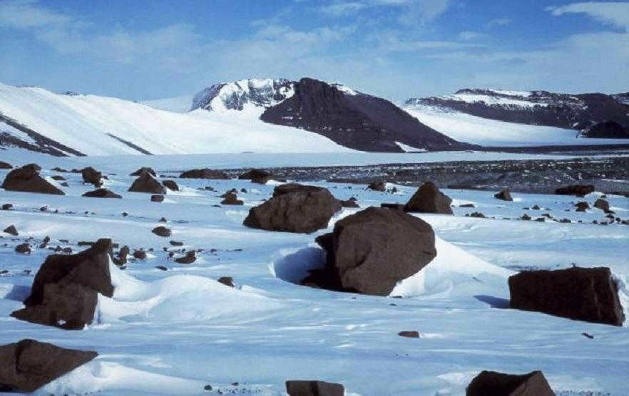 Meteorite cluster in Antarctica