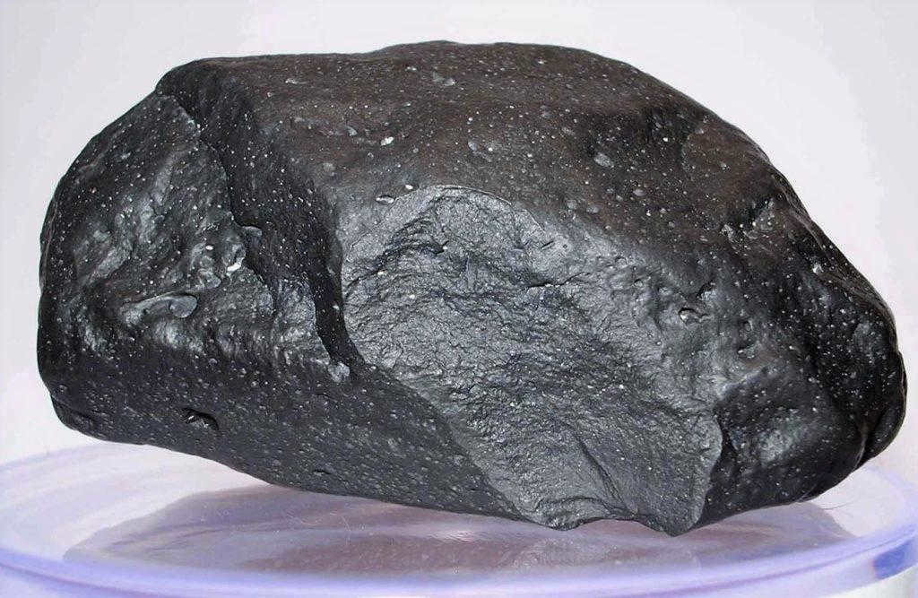 Meteorite with a pronounced fusion crust
