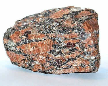 Granit fluidalny z granatami.jpg