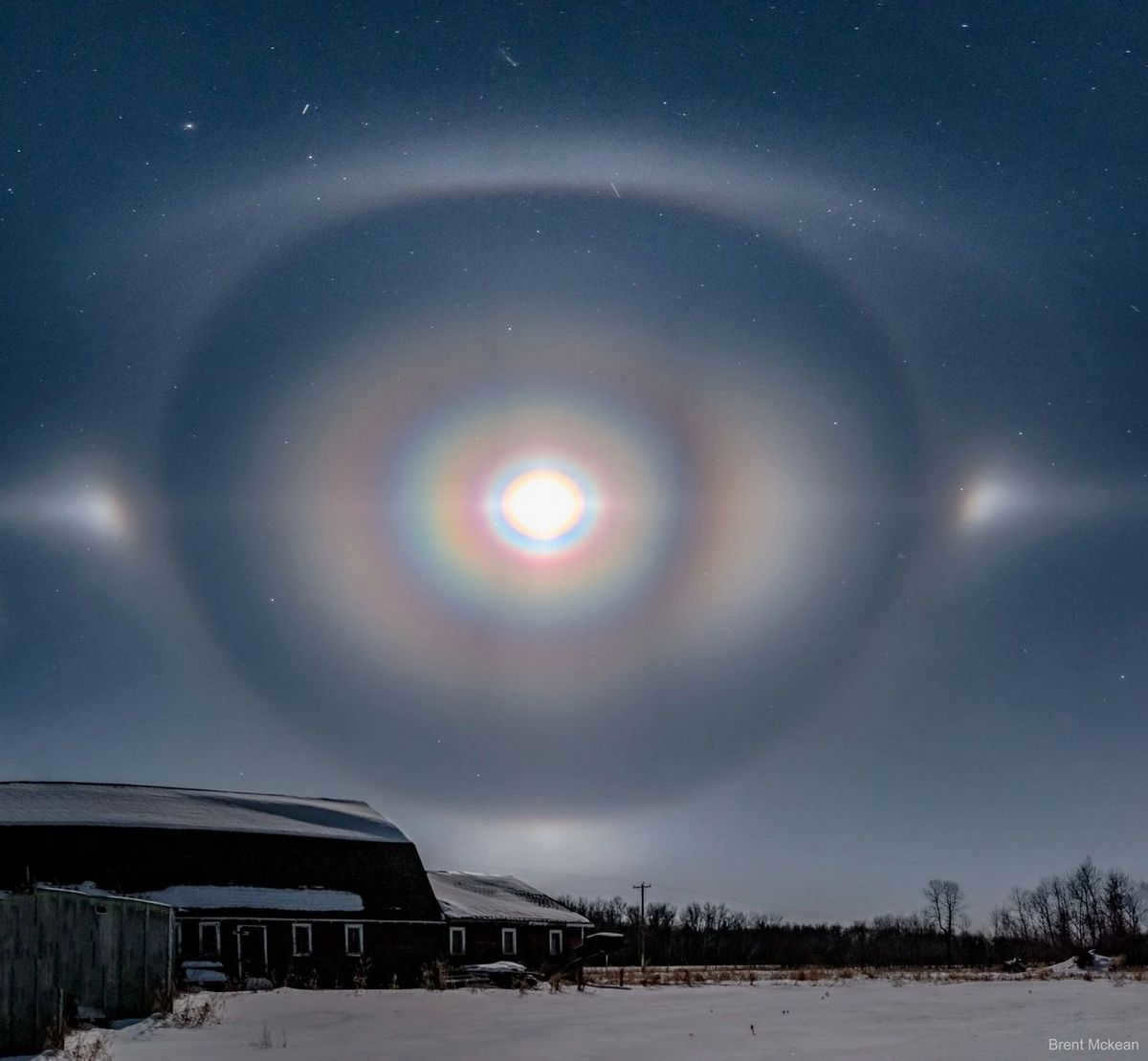 Lunar corona, halo and arcs over Manitoba