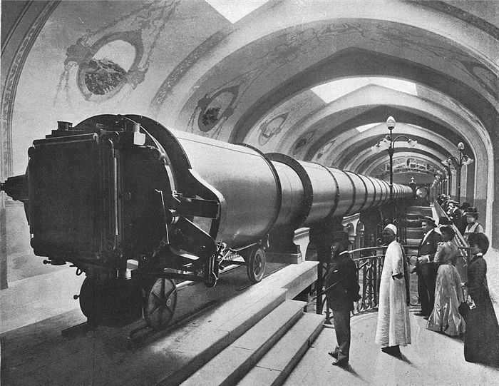 A refractor telescope at the 1900 World's Fair in Paris.