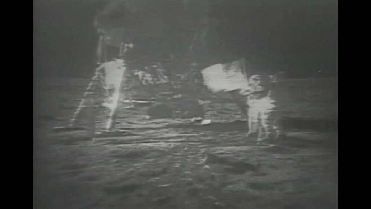 The 5 most popular myths about the first human landing on the moon. Why does the American flag sway in the wind? Photo.