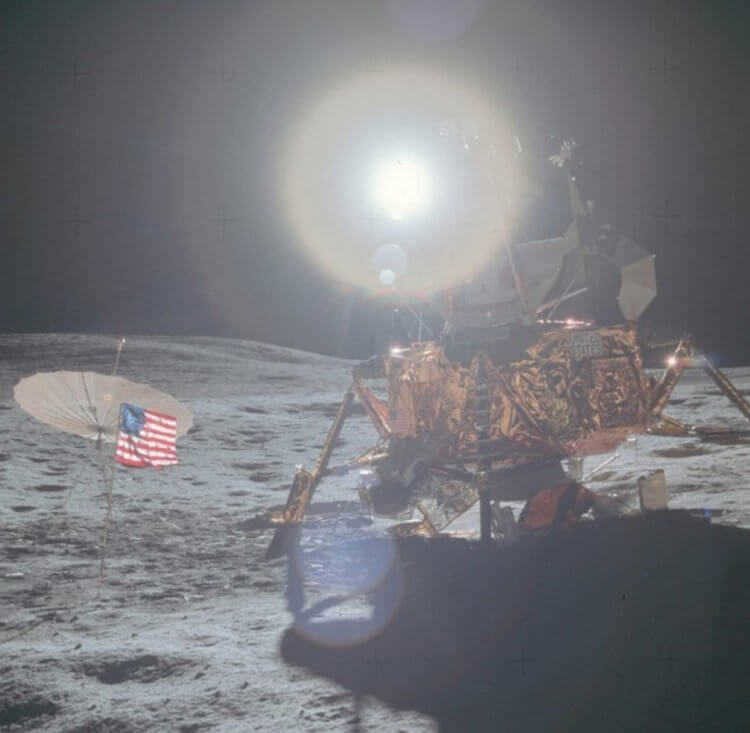 The 5 most popular myths about the first human landing on the moon. Why don't the photos show the stars? Photo.