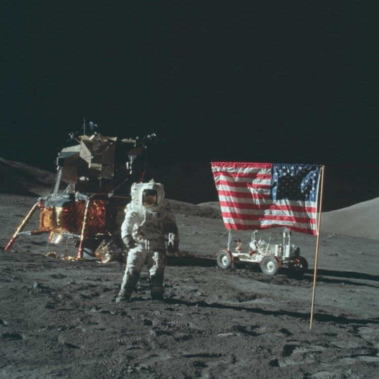 The 5 most popular myths about the first human landing on the moon. Why don't the photos show stars? Photo.