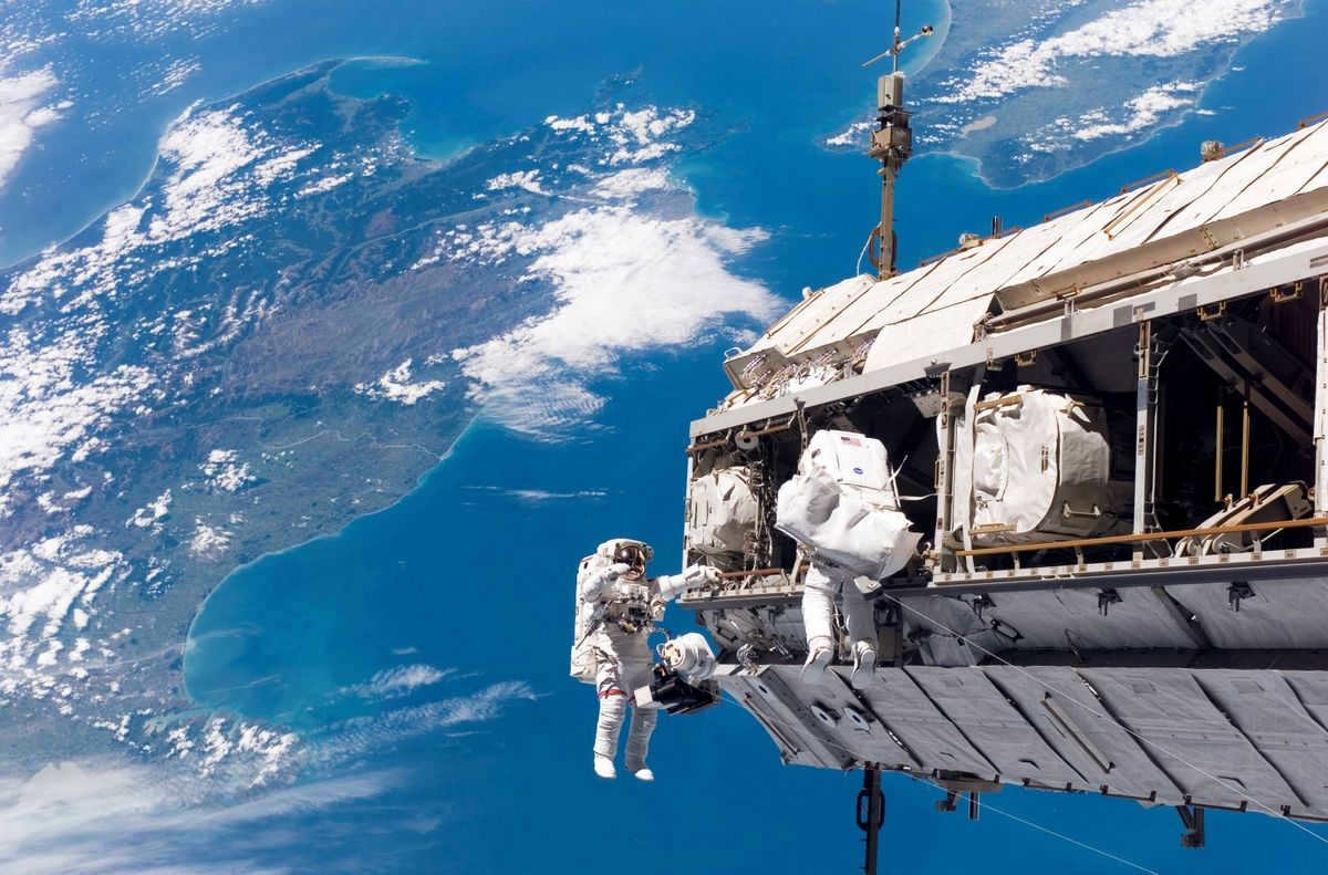 Why don't space photos show stars? - 5