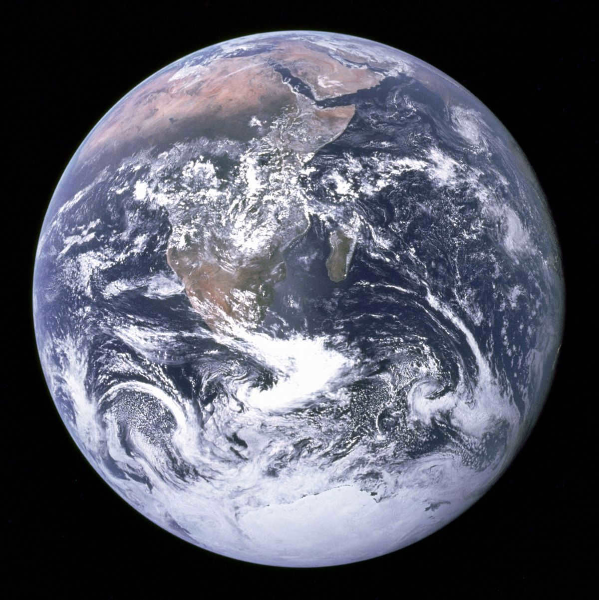 Why don't space photos show stars? - 7