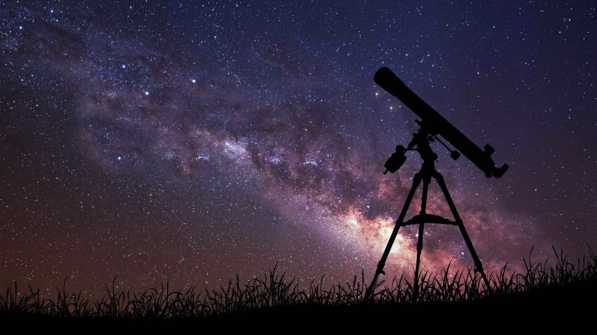 How telescopes see distant galaxies and look into the past?