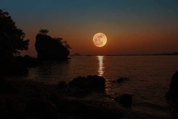Full Moon in June 2021: date, what not to do, rituals and rites