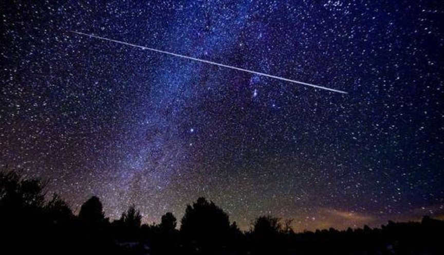chem-otlichaetsya-meteorit-ot-meteora-foto-meteor-v-nochnom-zvezdnom-nebey