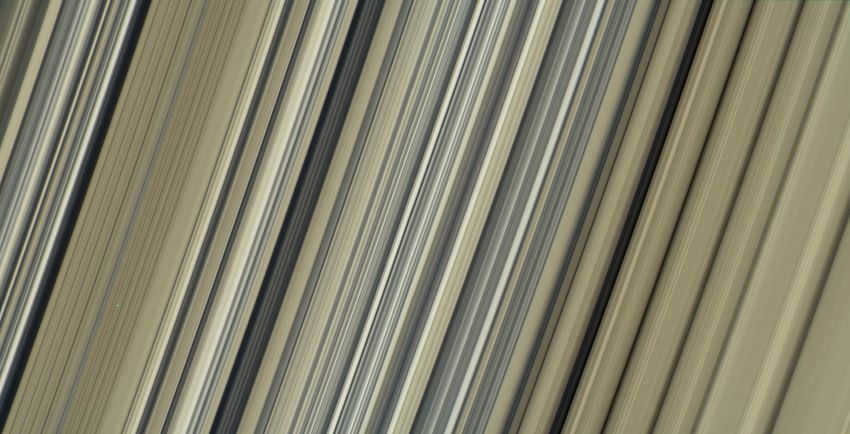 Saturn rings