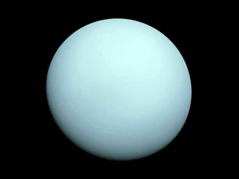 Photo of Uranus 12.7 million kilometers from the spacecraft 