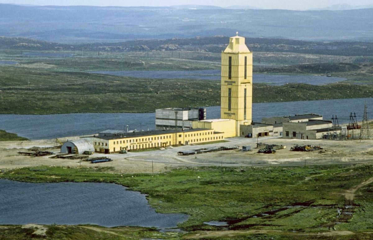 Kola ultra-deep well