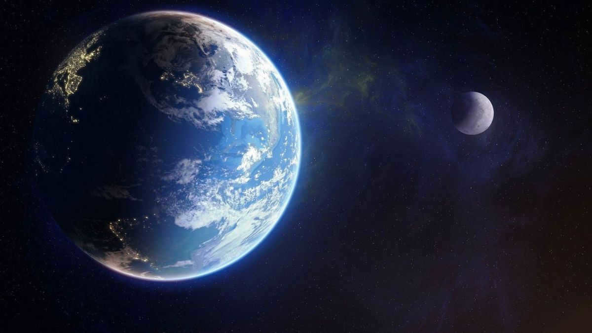 Earth's satellite