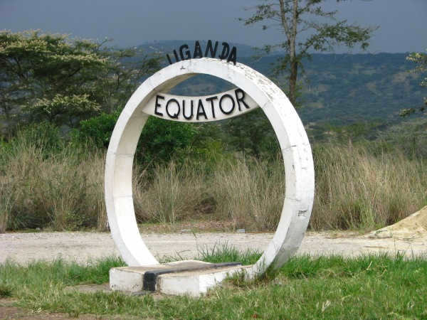 Earth's circumference at the equator in kilometers. How much to walk, radius