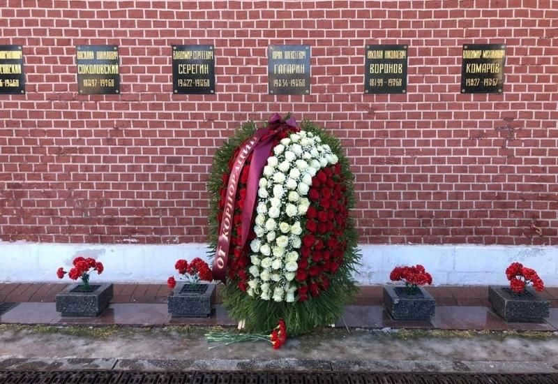 Buried cosmonauts near the Kremlin walls