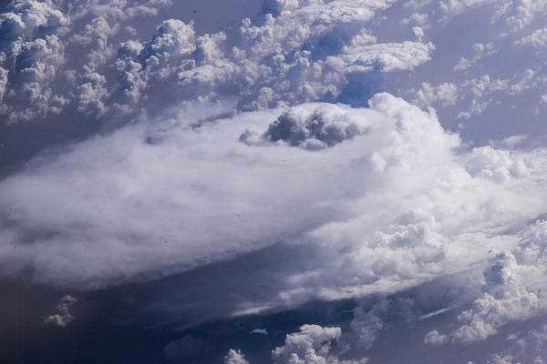 How many kilometers to the stratosphere from the ground